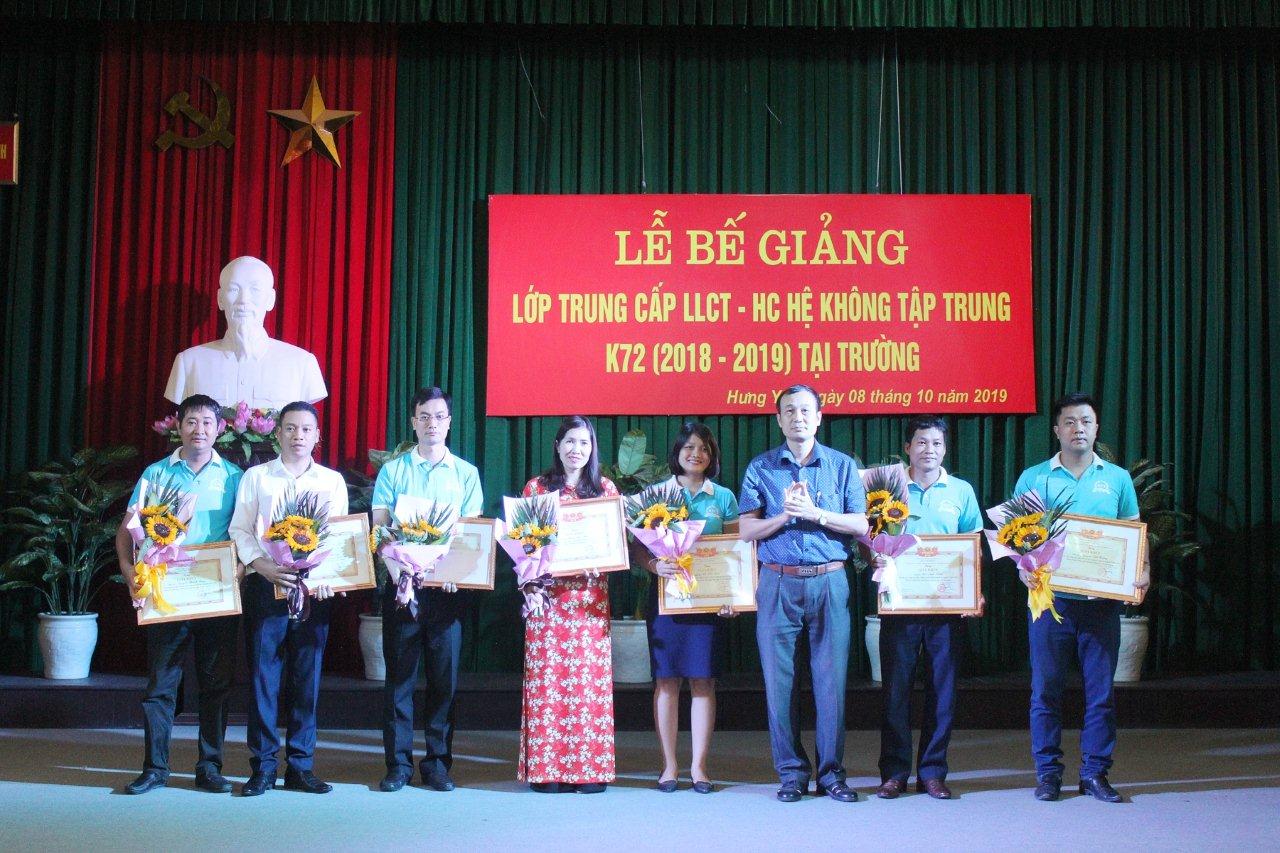 Bế giảng lớp Trung cấp lý luận Chính trị - Hành chính K72 (2018 – 2019)